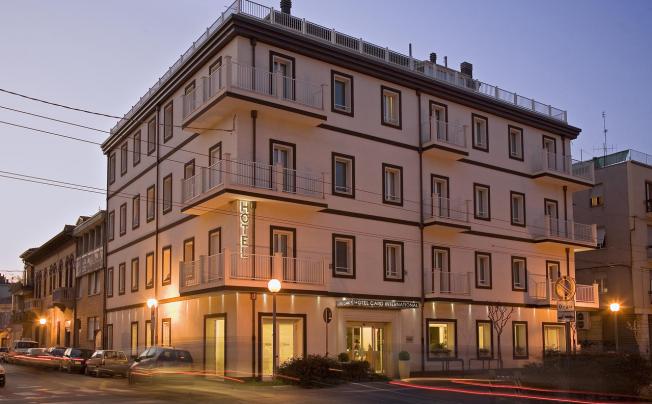 Фото отеля Card International Hotel