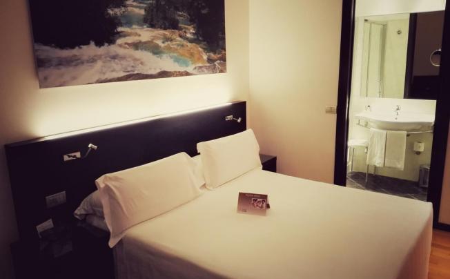 Фото отеля Card International Hotel