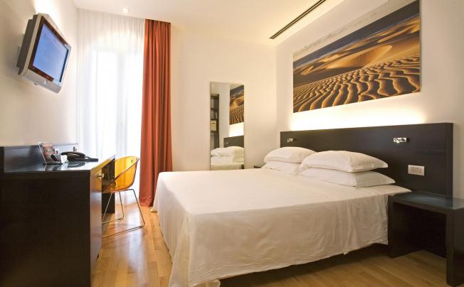Фото отеля Card International Hotel