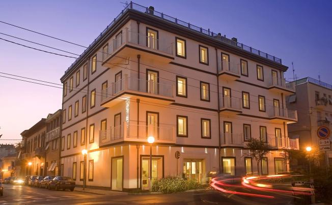 Фото отеля Card International Hotel