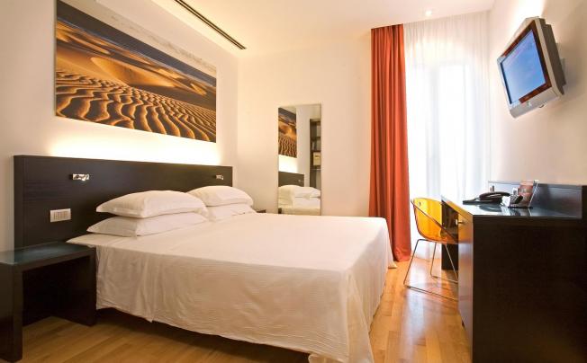 Фото отеля Card International Hotel