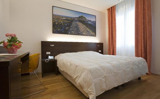 Фото отеля Card International Hotel