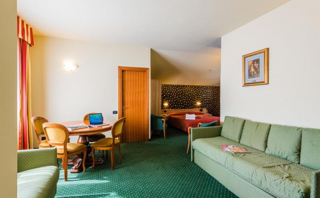 Фото отеля Au Soleil Hotel