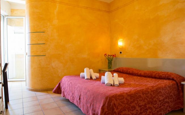 Фото отеля Amba Hotel