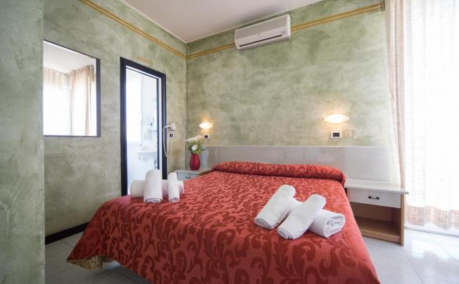 Фото отеля Amba Hotel