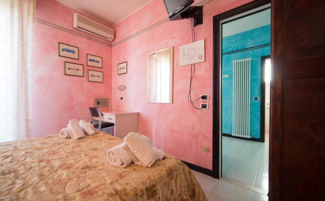 Фото отеля Amba Hotel
