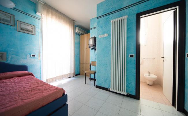 Фото отеля Amba Hotel