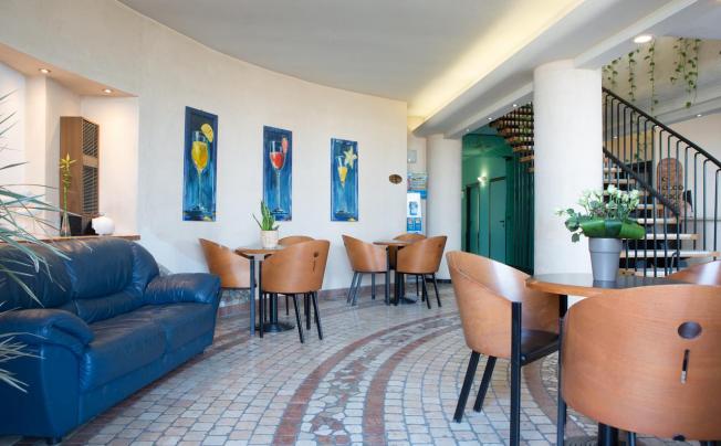 Фото отеля Amba Hotel