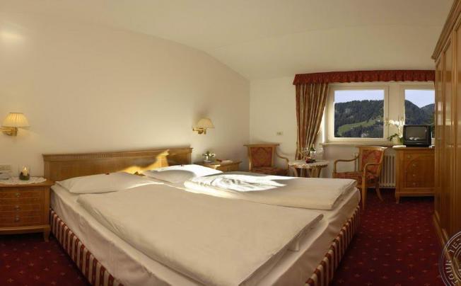Фото отеля Touring Hotel