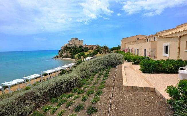 Фото отеля Falconara Charming House Resort & Spa