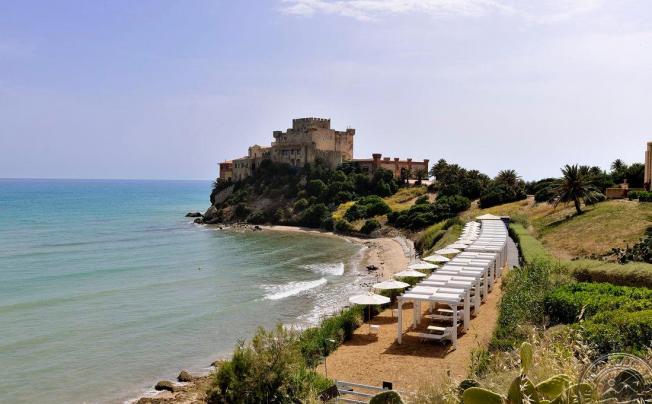Фото отеля Falconara Charming House Resort & Spa