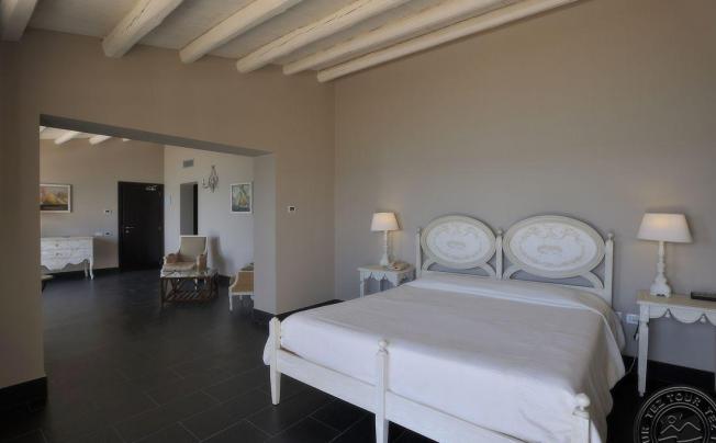 Фото отеля Falconara Charming House Resort & Spa