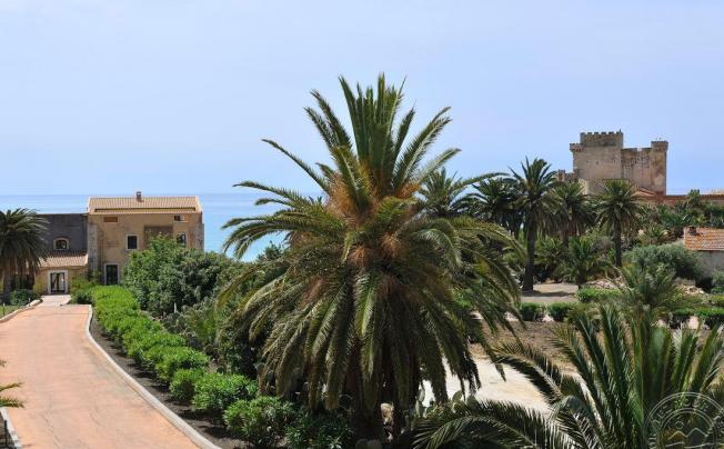 Фото отеля Falconara Charming House Resort & Spa