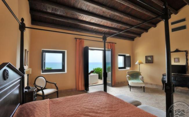 Фото отеля Falconara Charming House Resort & Spa