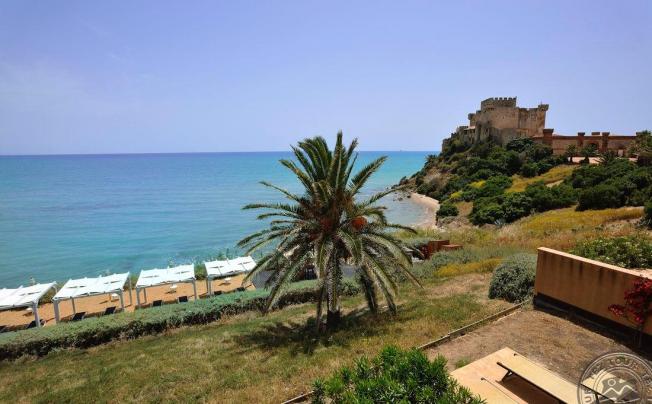 Фото отеля Falconara Charming House Resort & Spa