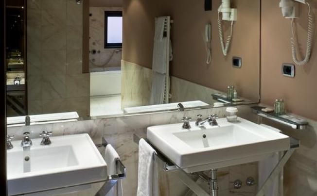 Фото отеля UNA HOTEL CUSANI 