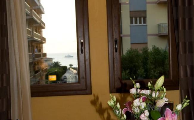 Фото отеля Artemis Hotel