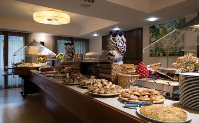 Фото отеля Artemis Hotel