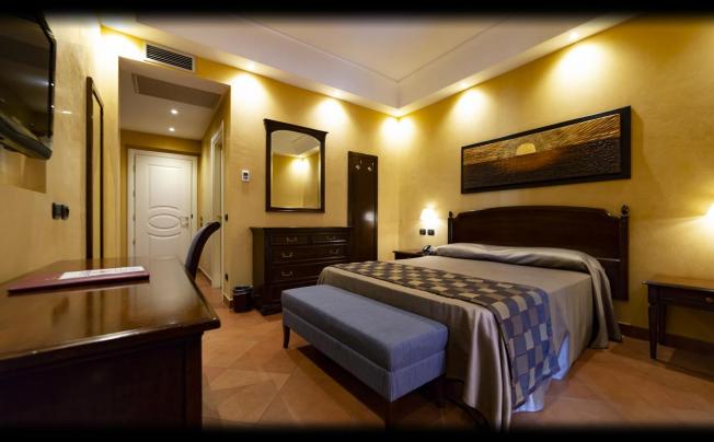 Фото отеля Artemis Hotel