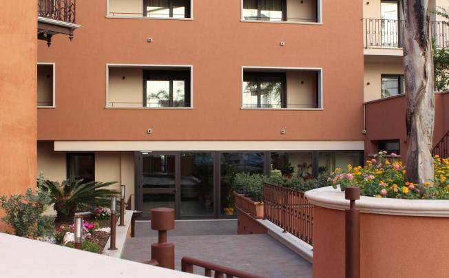 Фото отеля Artemis Hotel