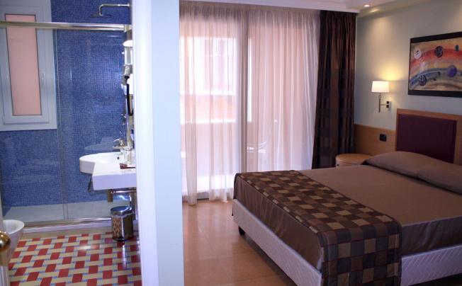Фото отеля Artemis Hotel