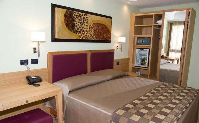 Фото отеля Artemis Hotel