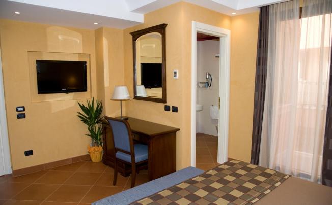 Фото отеля Artemis Hotel