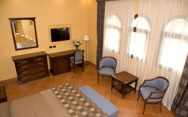 Фото отеля Artemis Hotel