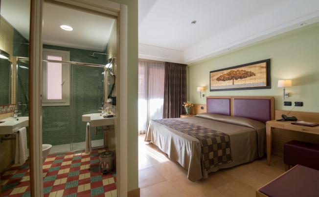 Фото отеля Artemis Hotel