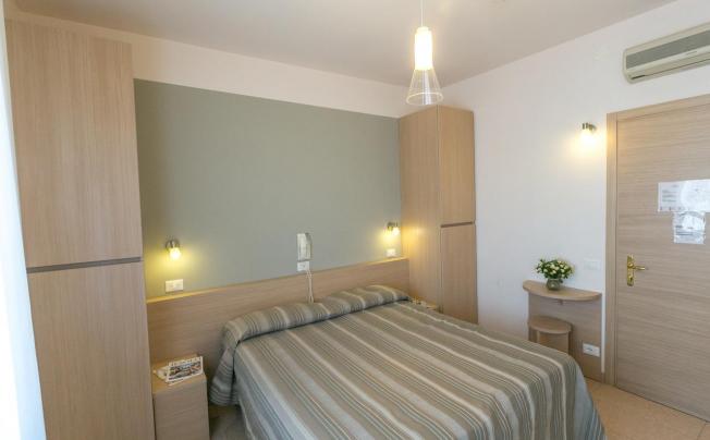 Фото отеля Colonna Hotel