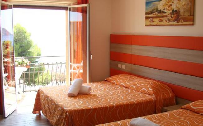 Фото отеля Chrismare Hotel