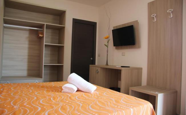 Фото отеля Chrismare Hotel