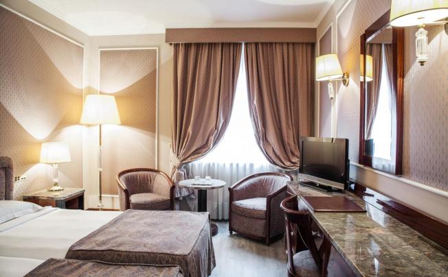 Фото отеля Adi Doria Grand Hotel