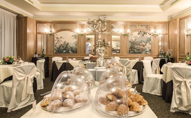 Фото отеля Adi Doria Grand Hotel