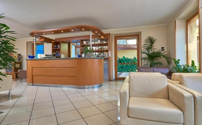 Фото отеля Careni Villa Italia Hotel
