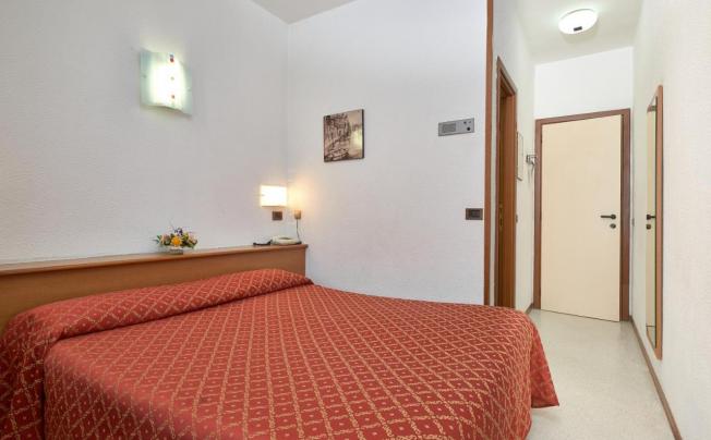 Фото отеля Careni Villa Italia Hotel