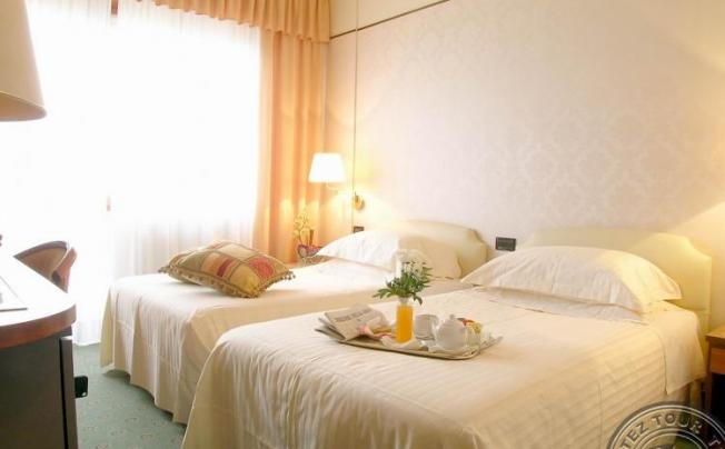 Фото отеля Waldorf Suite Hotel