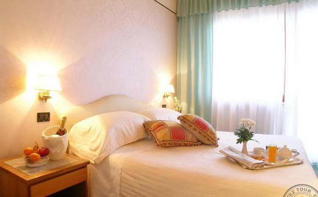 Фото отеля Waldorf Suite Hotel