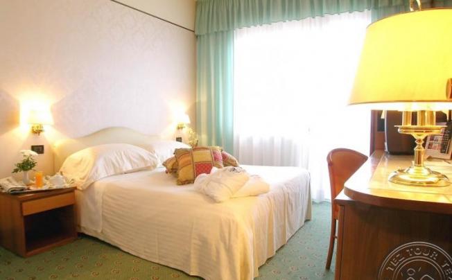 Фото отеля Waldorf Suite Hotel