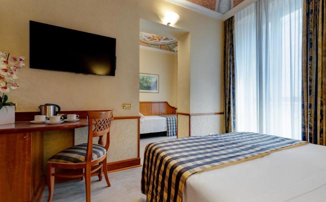 Фото отеля Amalfi Hotel Rome