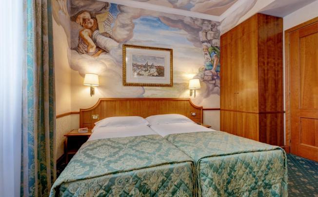 Фото отеля Amalfi Hotel Rome