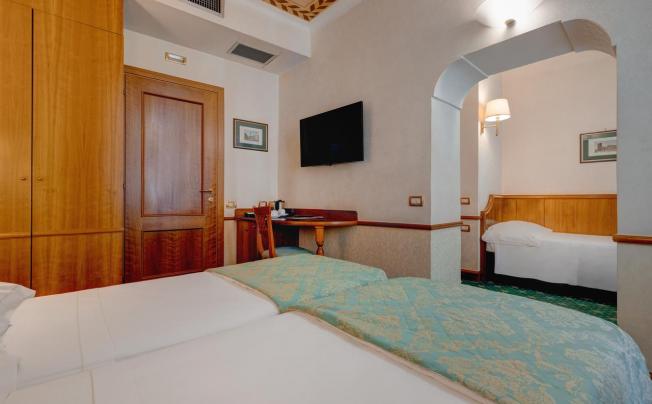 Фото отеля Amalfi Hotel Rome