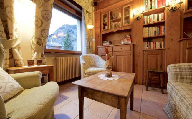 Фото отеля Croux Hotel