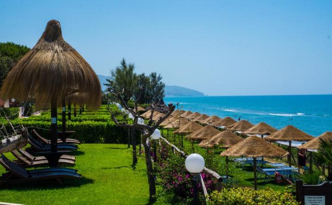 Фото отеля Holiday Village