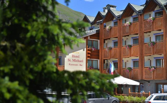 Фото отеля St. Michel Hotel