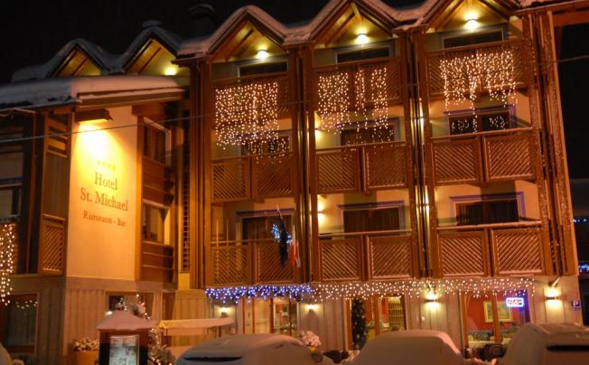 Фото отеля St. Michel Hotel