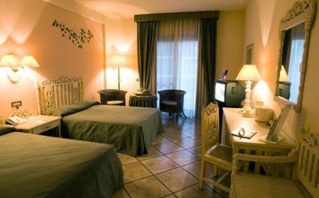 Фото отеля Golden Tulip Resort Marina di Castello
