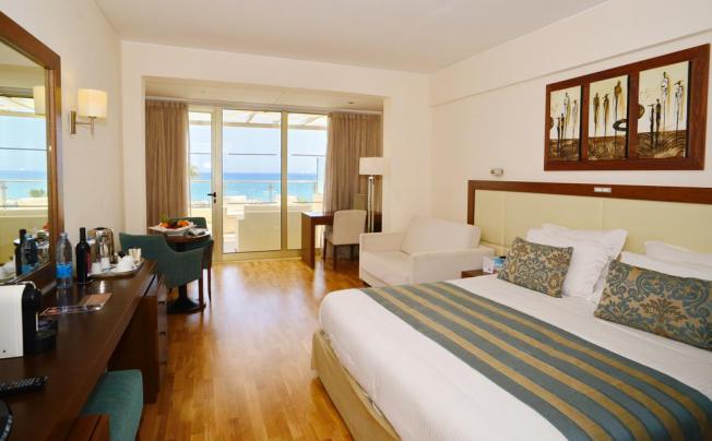 Фото отеля Golden Bay Beach Hotel