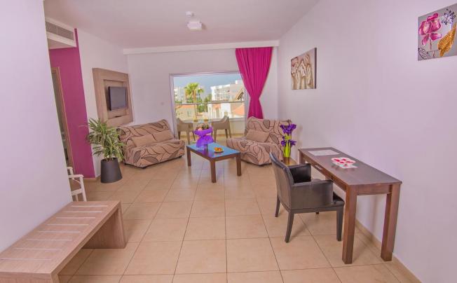 Фото отеля NEW FAMAGUSTA 