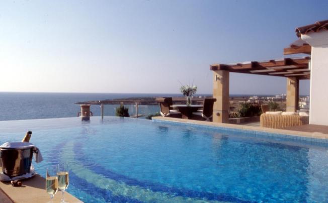 Фото отеля Coral Beach Hotel & Resort